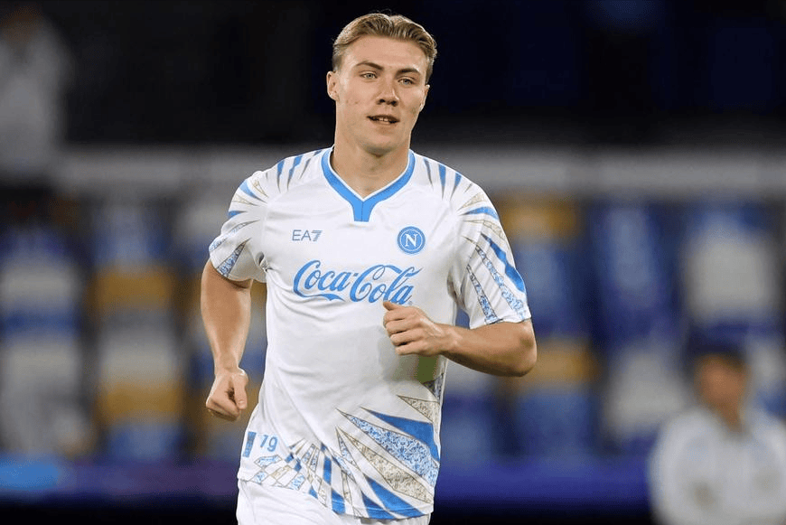 0-0，意甲第1遭德甲第8逼平，连续2轮欧冠不胜，麦克托米奈失良机